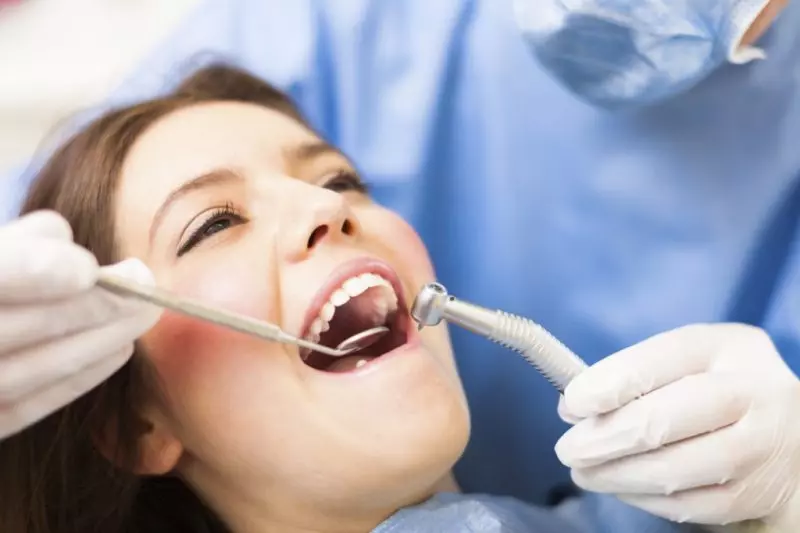 جرم‌گیری مینای دندانتان را تحلیل می‌برد؟